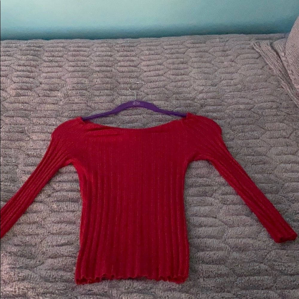 Long sleeve red top